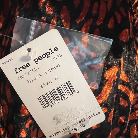 Free people NWT take a break velvet halter top Shirt small - Picture 3 of 5